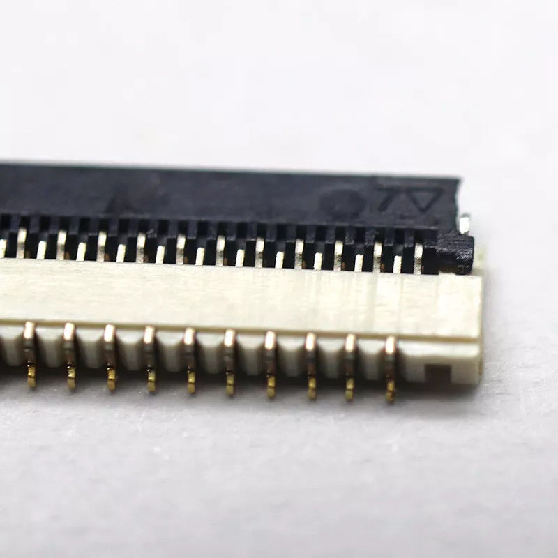 Contact de espacement électronique du fond du connecteur 13-71pin de carte PCB de la taille 1.0mm de 0.3MM