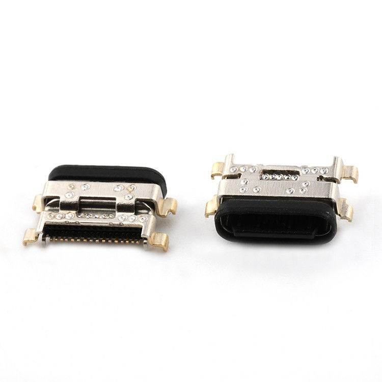 Le connecteur de prise USB de type C pour femme.